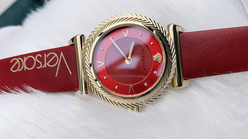 Phân biệt đồng hồ Versace fake qua mặt số