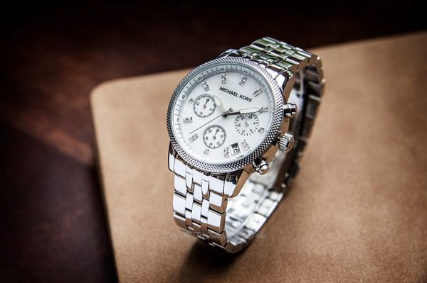 Đồng hồ Michael Kors chính hãng có giá khoảng từ 5 đến 8,5 triệu đồng