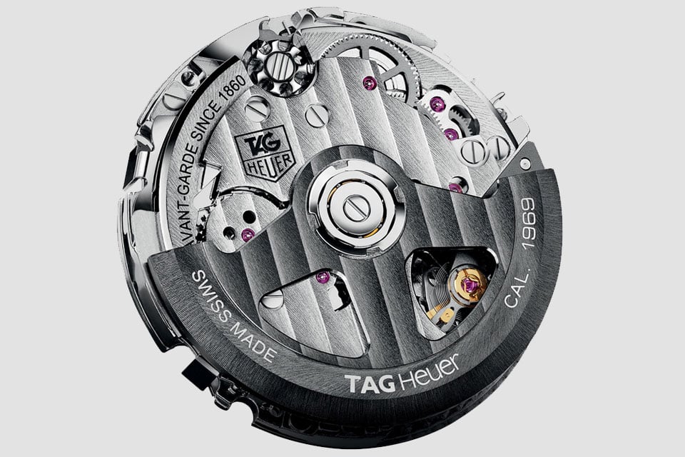 TAG Heuer dần có các bộ máy của riêng hãng (Heuer 01 và Heuer 02)