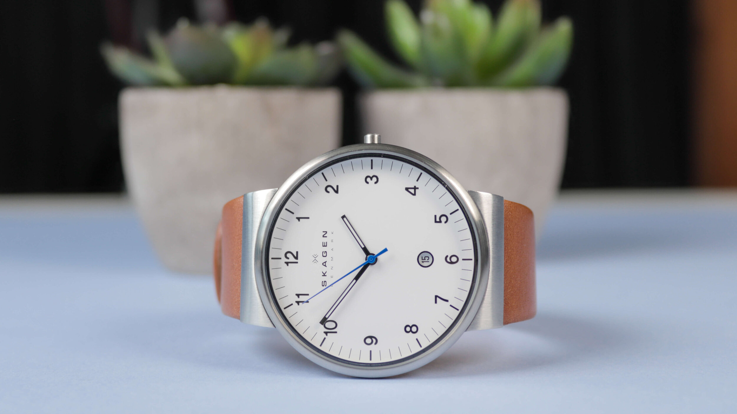 Cặp vợ chồng Henrik Jorst và Charlotte Jorst năm 1989 đã quyết định thành lập nên thương hiệu đồng hồ lấy tên là Skagen Design tại Đan Mạch