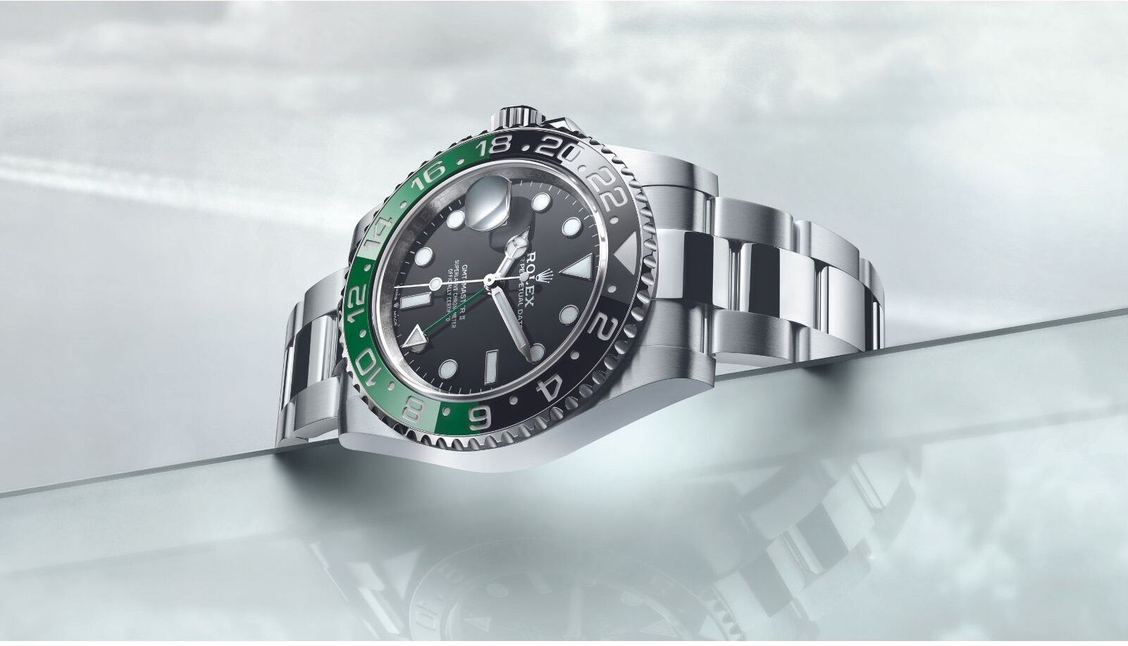 Rolex GMT Master, được phát hành lần đầu tiên vào giữa những năm 1950, là nguyên mẫu của đồng hồ GMT