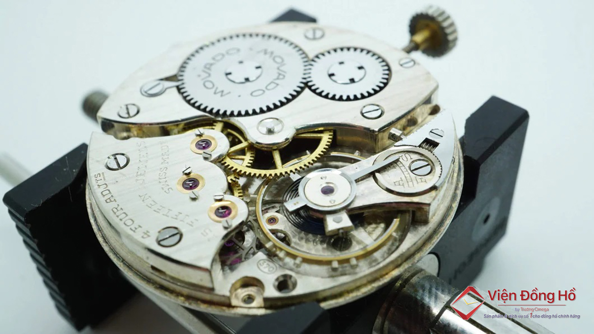Đồng hồ Movado chính hãng đều được sử dụng bộ máy Thụy Sỹ