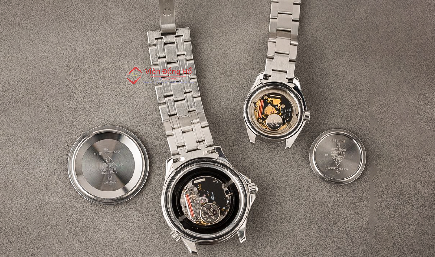 Bộ máy Quartz của đồng hồ cao cấp Omega sử dụng loại pin bạc Silver-Oxide
