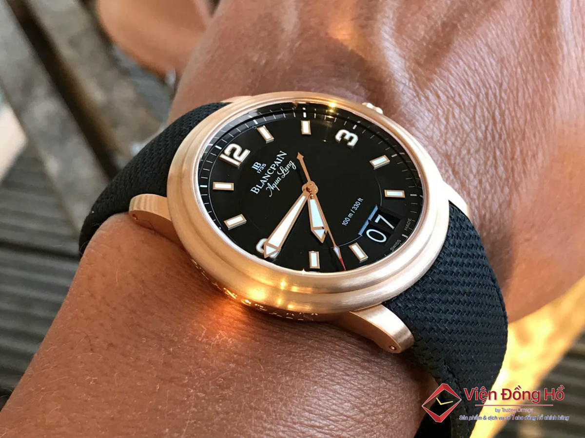 Bộ sưu tập đặc biệt khủng đồng hồ tổng thống Nga Putin 7 Blancpain Léman Aqua Lung Grande Date là đồng hồ tổng thống Nga Putin sở hữu