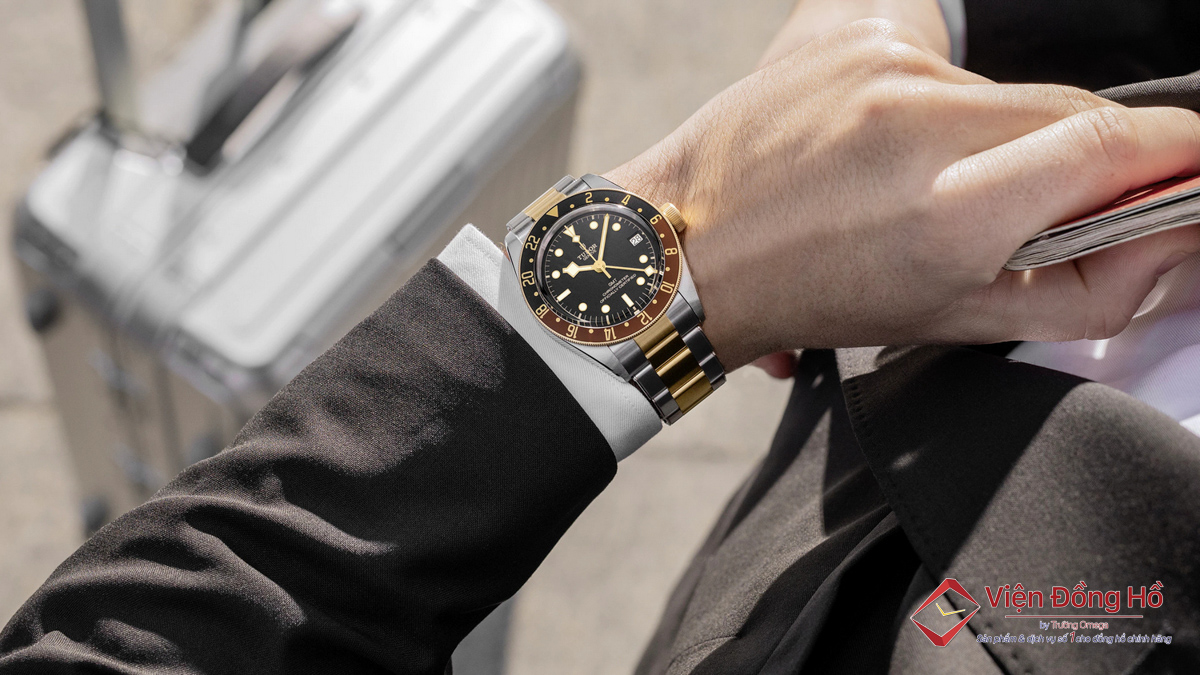 Sự hấp dẫn của một chiếc đồng hồ GMT nằm ở cả chức năng của nó cũng như kiểu dáng và thiết kế