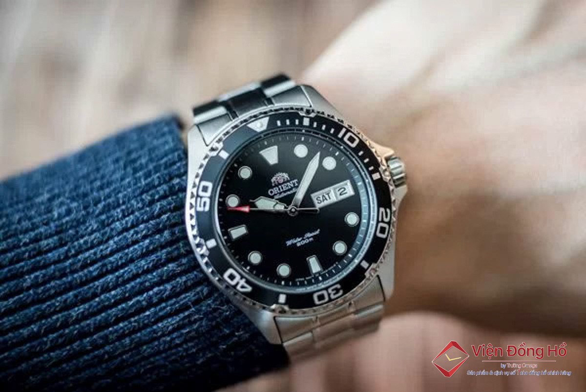 Đồng hồ Orient Ray II có khả năng chống thấm nước ở độ sâu 200 mét