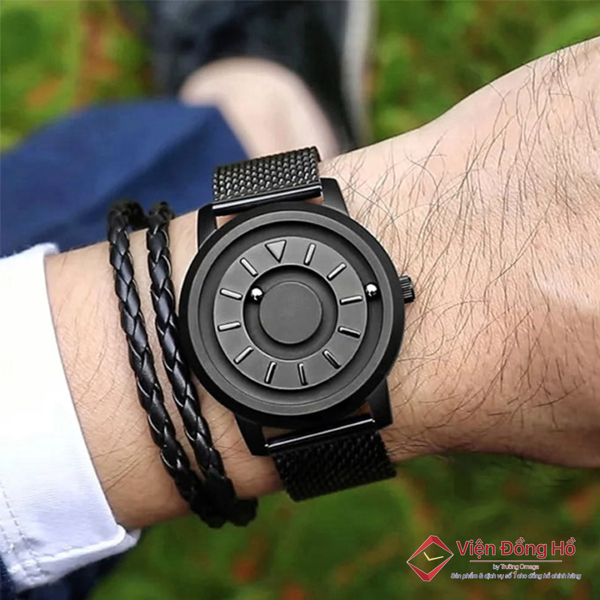 Đồng hồ Zalsach là mẫu dành cho người mù có thiết kế khá giống với Eone Bradley