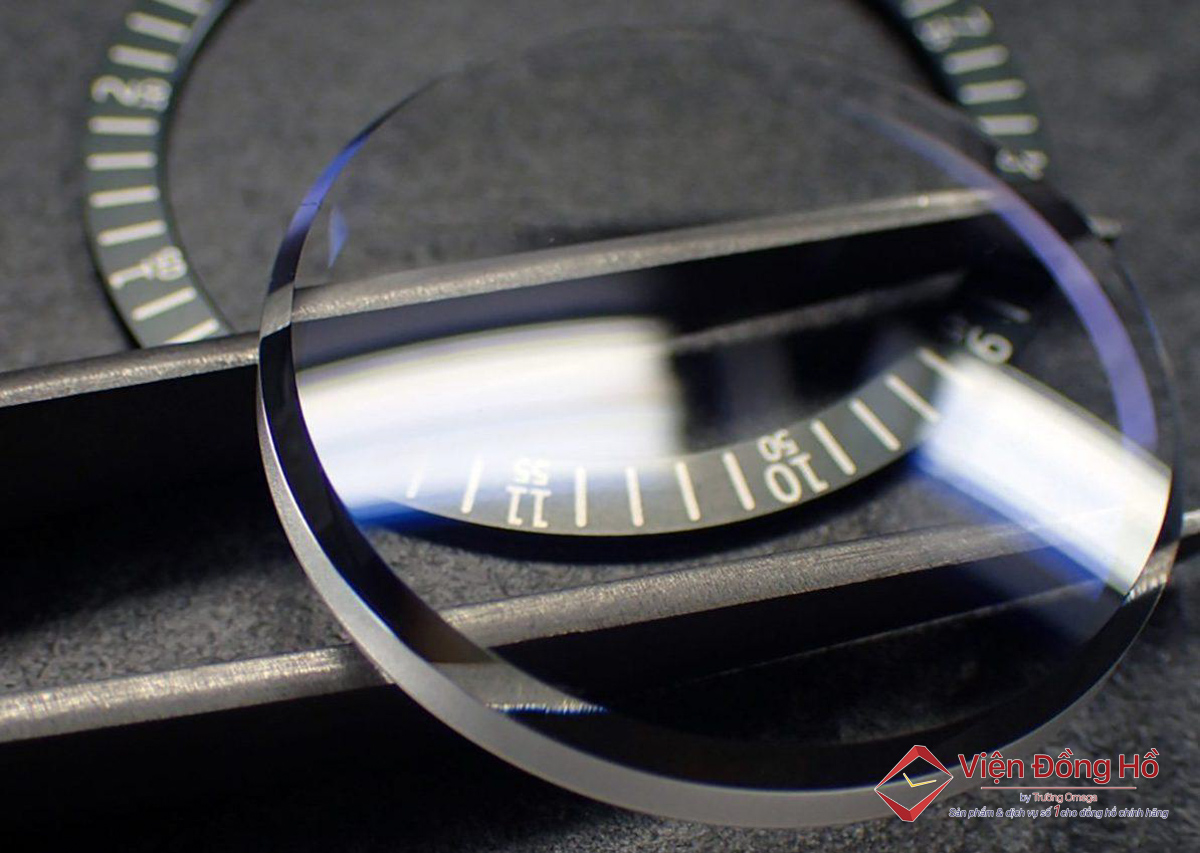 So với kính Sapphire thì kính Hardlex có khả năng chống trầy là không sánh bằng