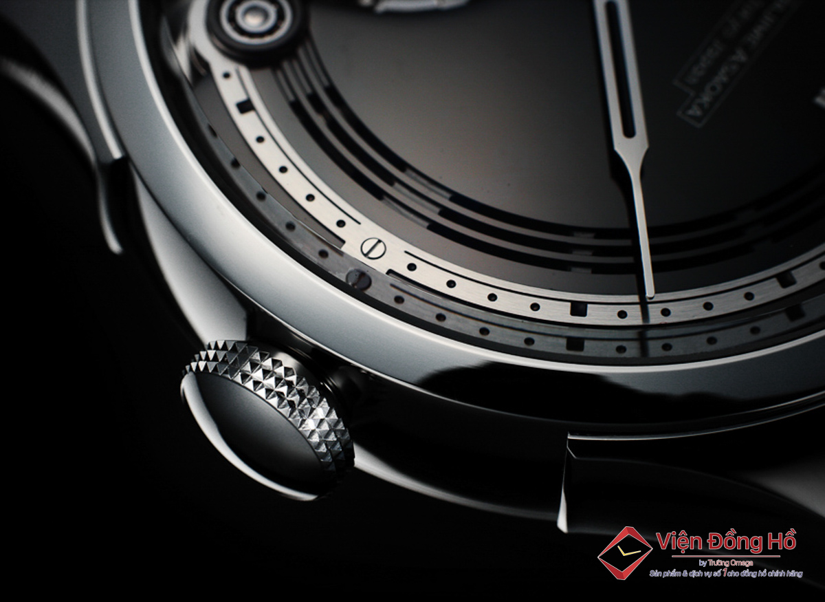 Nghệ nhân đồng hồ Hajime Asaoka chế tạo Tourbillon đầu tiên của Nhật Bản 10 Mặt số của đồng hồ Hajime Asaoka được phủ một lớp DLC (diamond like carbon coating)