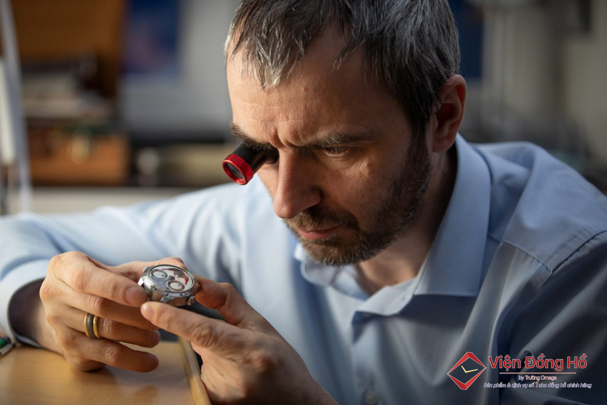 Cơ chế Mystery (kim giờ và kim phút lơ lửng) trong mẫu Levitas là sáng tạo mới nhất của Konstantin Chaykin