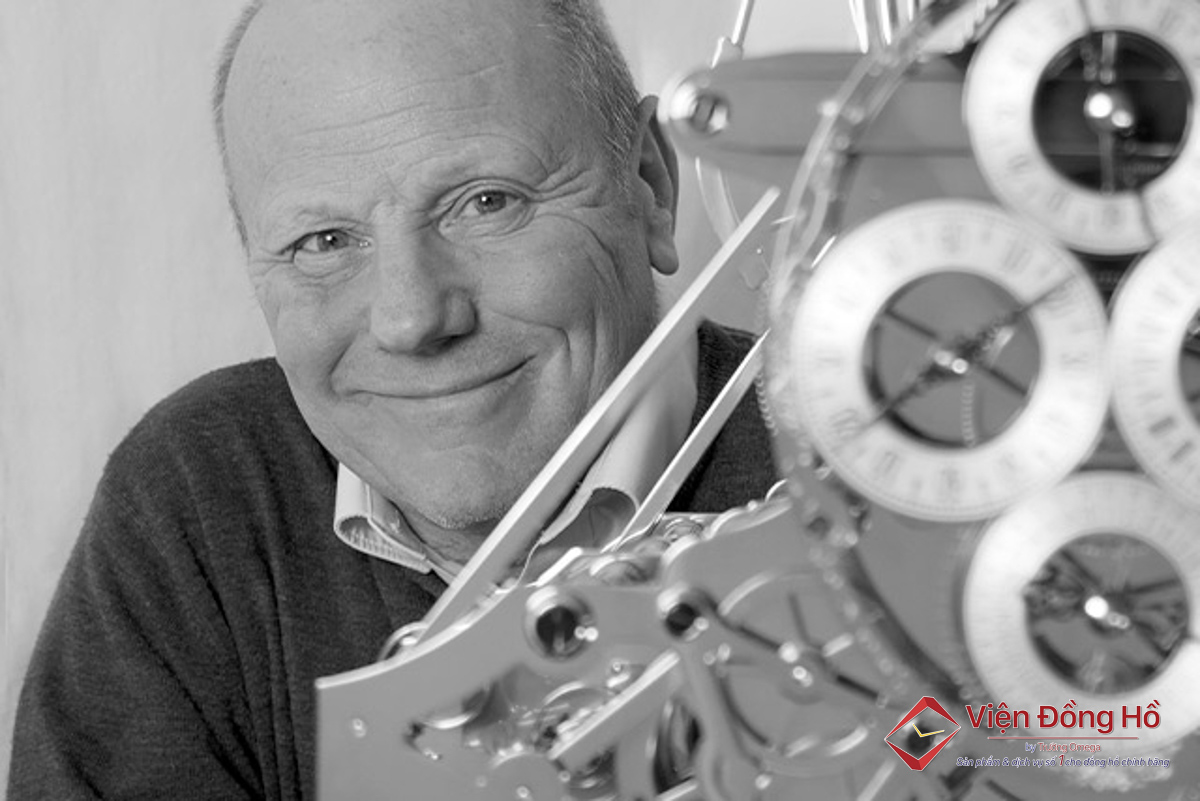 Nghệ nhân Robert Bray sinh năm 1956 và chỉ bắt đầu công việc chế tác đồng hồ khi 39 tuổi