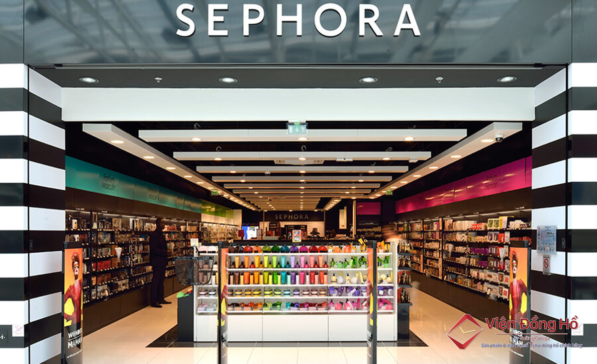 Sephora sở hữu nhiều nhãn hiệu cao cấp, trong đó có Fenty Beauty của Rihanna và Kat Von D