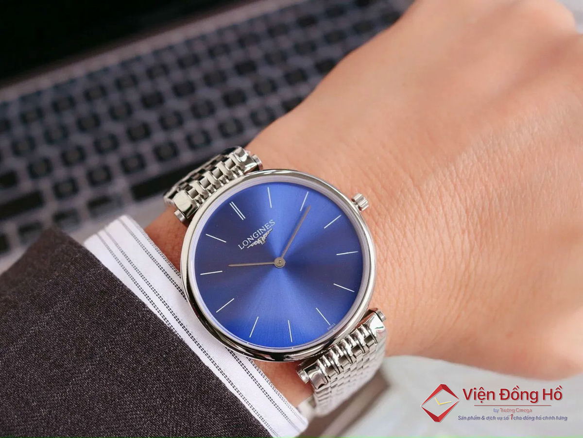 Thương hiệu có cả phiên bản đồng hồ đeo tay nam siêu mỏng với đường kính 33 - 38 mm lẫn đồng hồ nữ từ 29 đến 33 mm