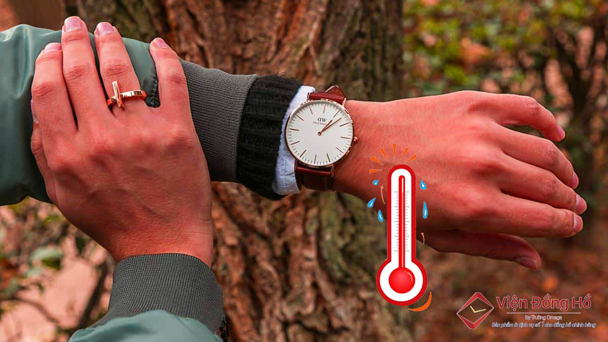 Trong các môi trường nhiệt độ quá nóng hoặc quá lạnh có thể làm ảnh hưởng đến gioăng cao su của đồng hồ, khiến đồng hồ dễ hấp hơi nước hoặc bị vào nước.