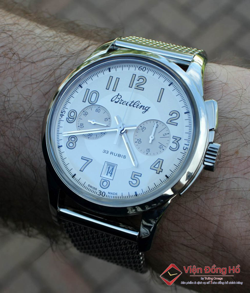 Breitling đã phát hành đồng hồ bấm giờ đồng hồ đeo tay đầu tiên với một nút bấm riêng biệt