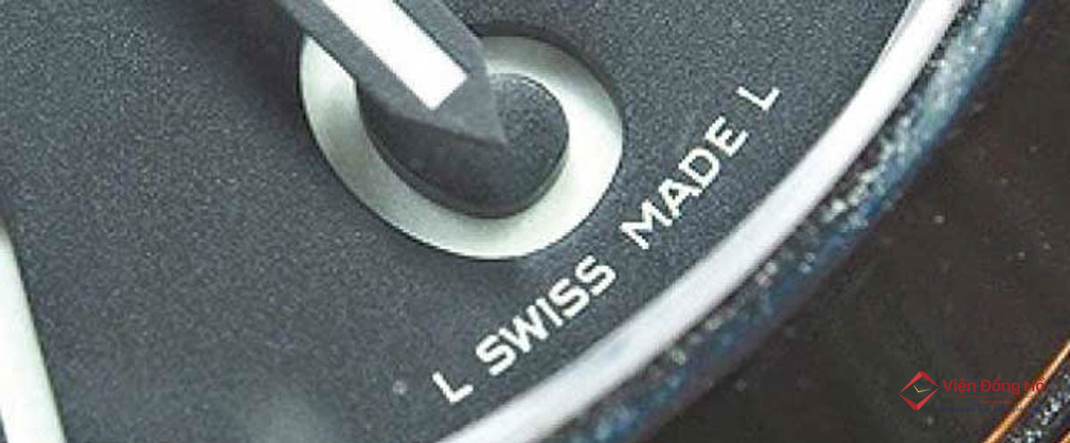 Những chiếc đồng hồ mang ký hiệu “L Swiss Made L” chính là những chiếc đồng hồ Thụy Sỹ được phủ SuperLumiNova.