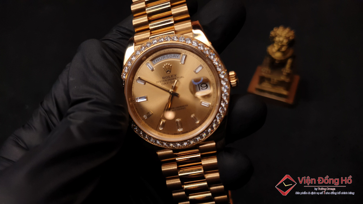 Chỉ có hai vật liệu chủ yếu mà Rolex không sản xuất là đá sapphire nhân tạo và đa số kim đồng hồ.