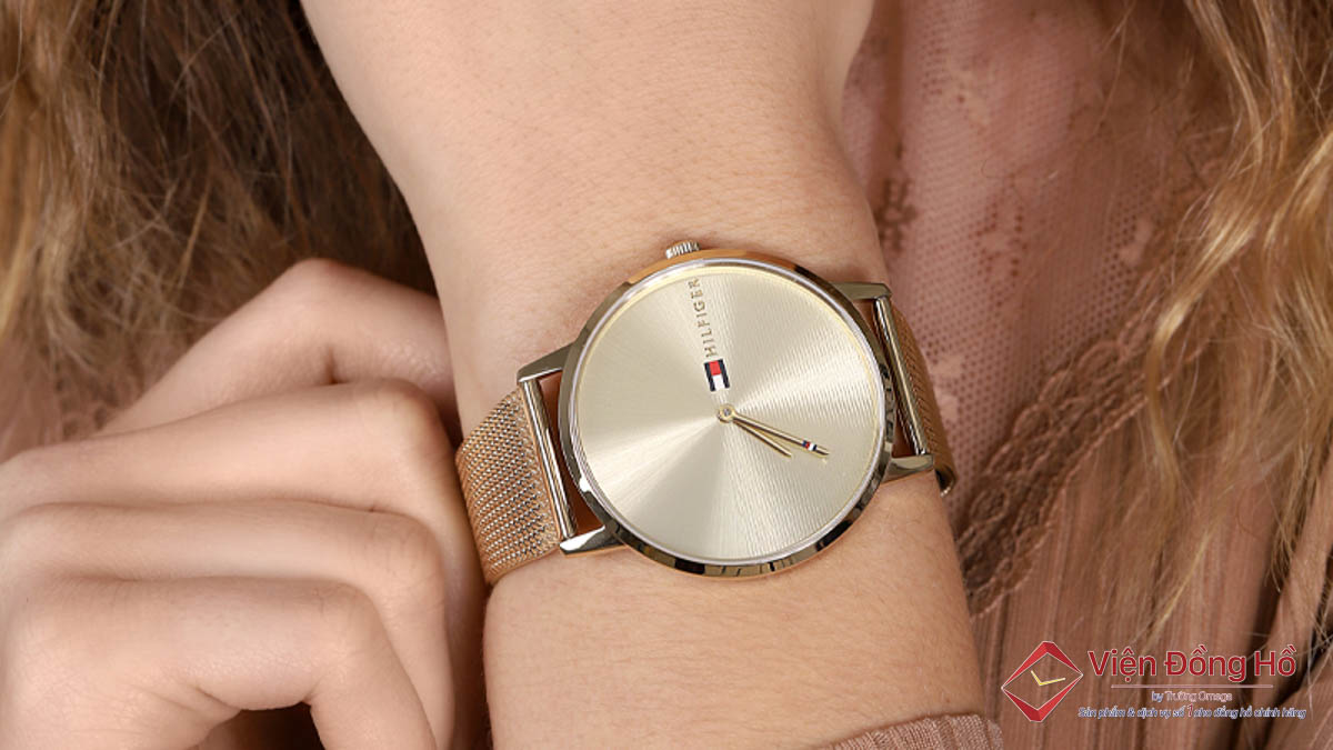 Đồng hồ của Tommy Hilfiger đã cho ra mắt rất nhiều bộ thiết kế cho cả nam và nữ.