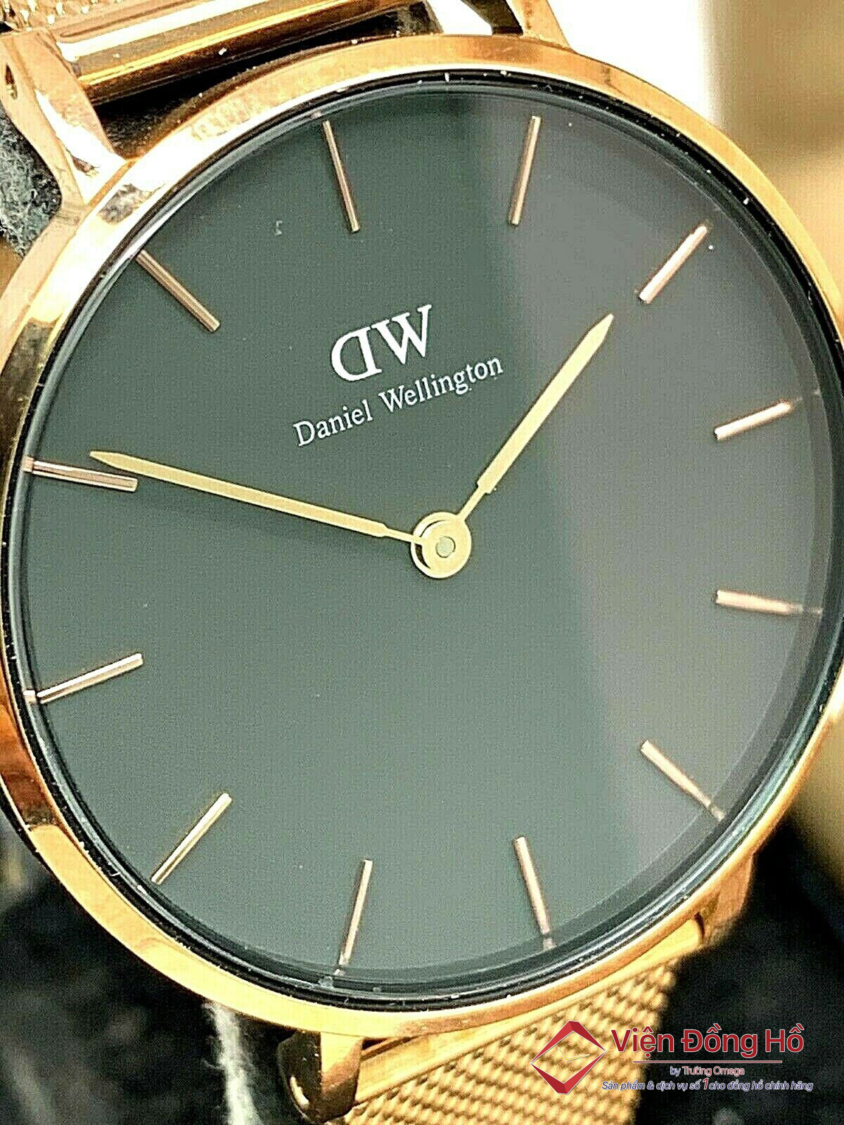 Thay mat kinh dong ho Daniel Wellington 3