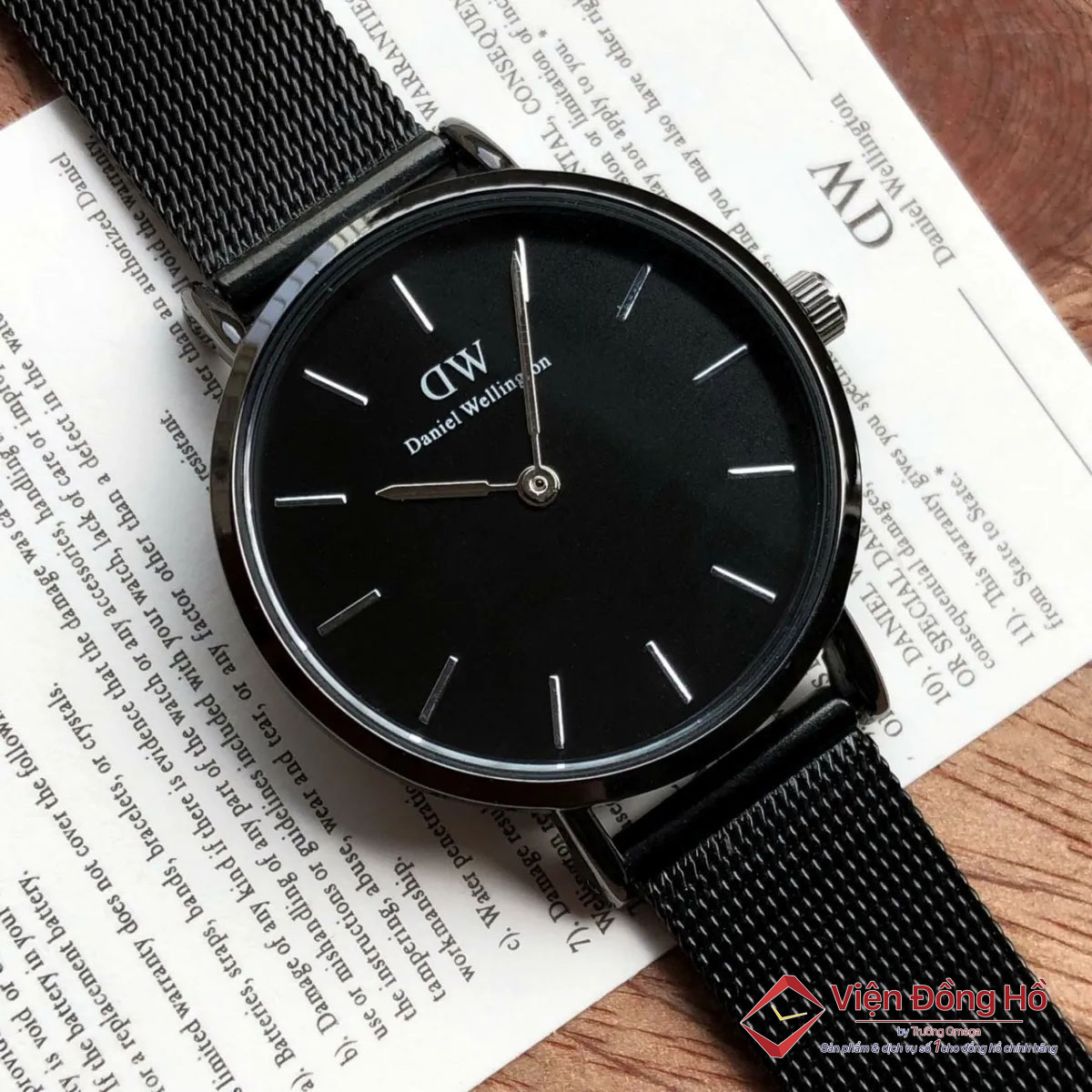 Thay mat kinh dong ho Daniel Wellington 4