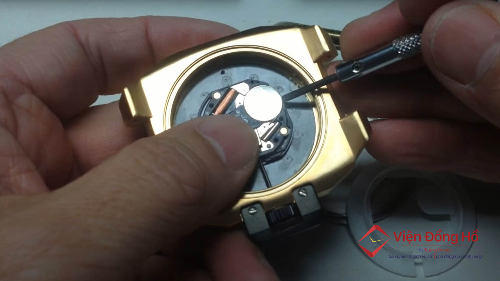 Thay pin đồng hồ Guess 7 Thay pin dong ho Guess 3