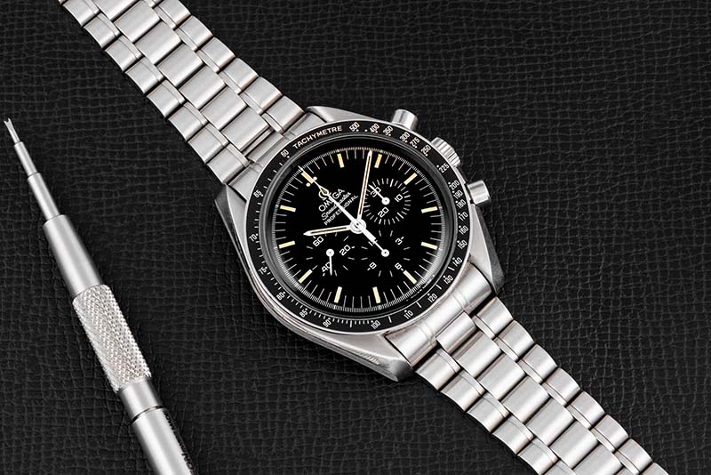 thu mua đồng hồ Omega Speedmaster cũ đặc biệt là các dòng Moonwatch