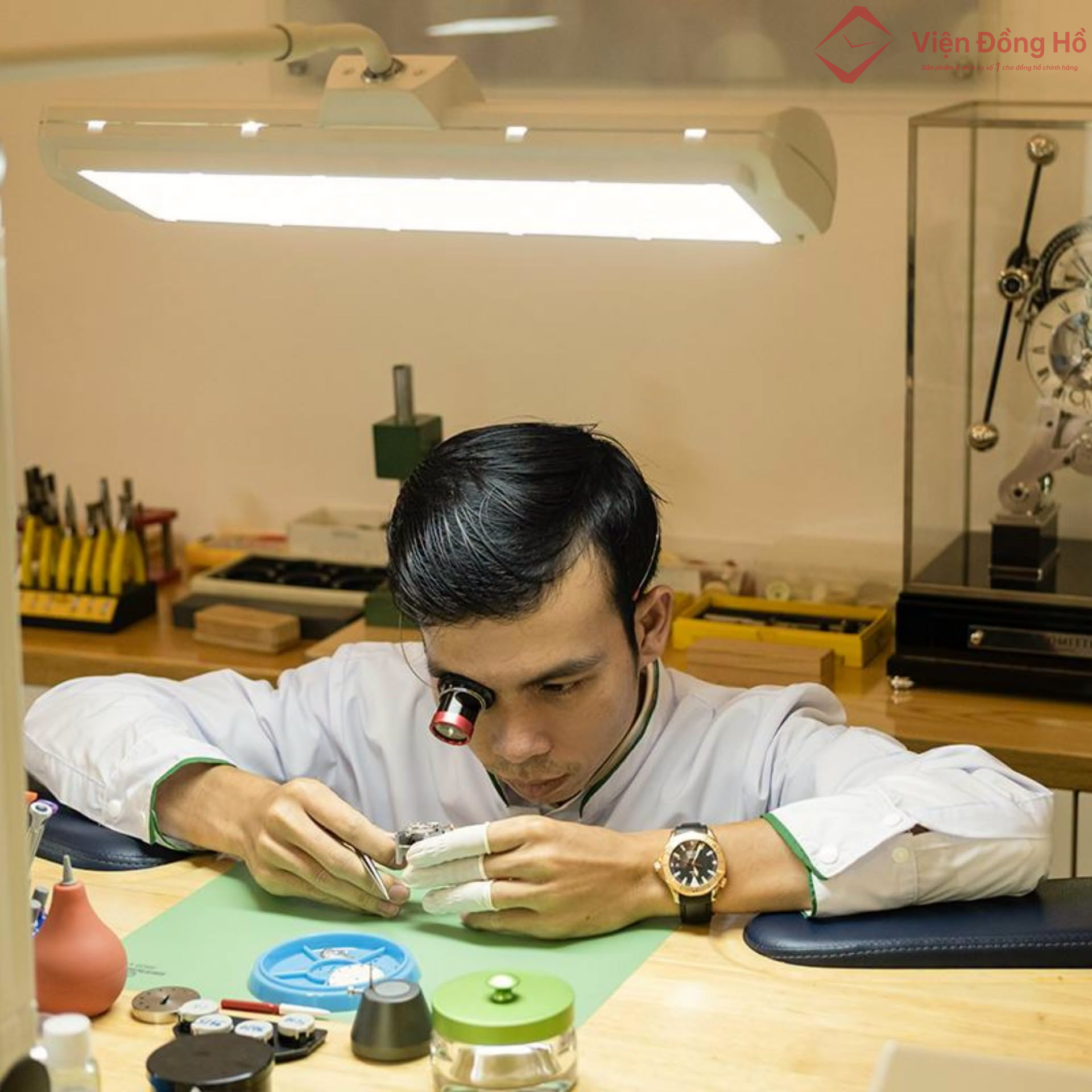 Viện Đồng Hồ by Trường Omega: 12 năm từ một thợ đánh giày